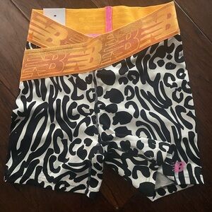 New Balance Women's Relentless Printed Fitted Short Black/White